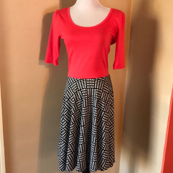 Lularoe Nicole - Picture 1 of 3